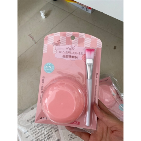Sét bát và cọ đắp mặt nạ